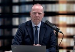 S01E03-arnarthor-stilla_1.2.1