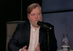 S01E17-Spjallid-Still_1.2.5