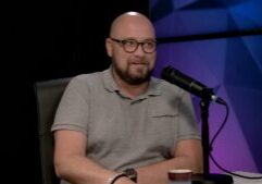 S01E41-Spjallid-Eldur-Still_1.3.1